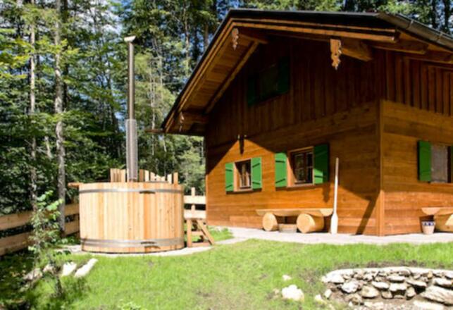 Jacuzzi im Garten - Wellness in der Natur