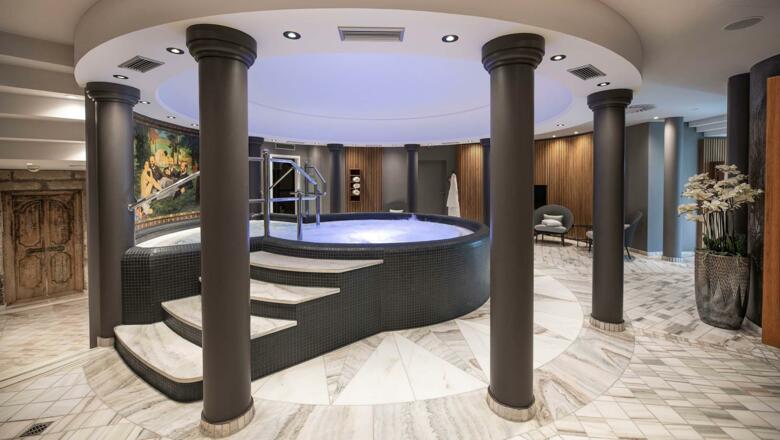 almesberger-wellness-indoorpool-urlaub-erholung