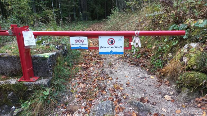 Sperre des Weges ab Kraftwerk Steeg