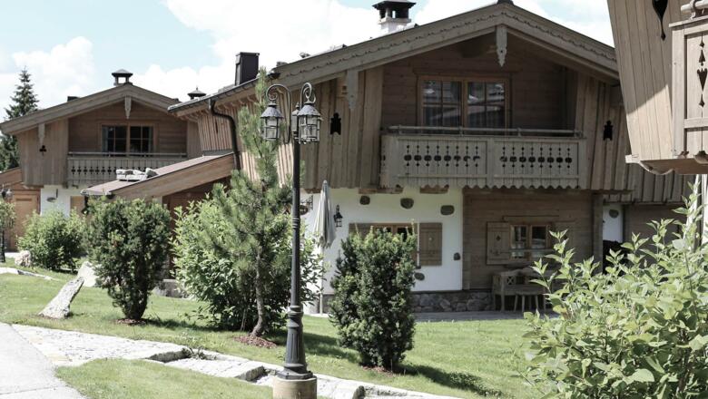 INNs HOLZ Chaletdorf | Luxus-Chalet im Winterwald