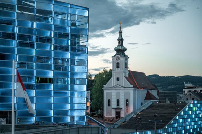 AEC_blau1_Fotowalk©Linz Tourismus_Christoph Partsch.jpg