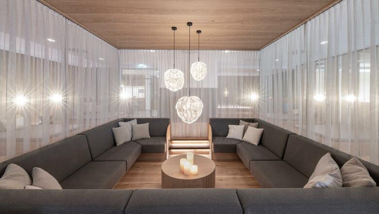 INNs HOLZ Chaletdorf | Ruhelounge im Hotel