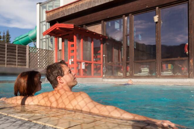 Hallenbad Inzell: Heißwasser-Sprudelbecken im Freien