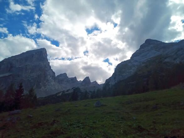 Watzmann - Frau (links), Watzmannkinder und König Watzmann (rechts)