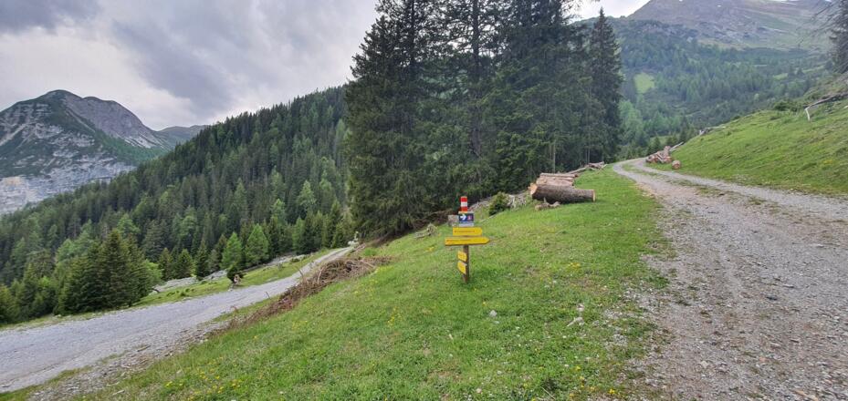 Abzweigung zum Padasterjoch Haus