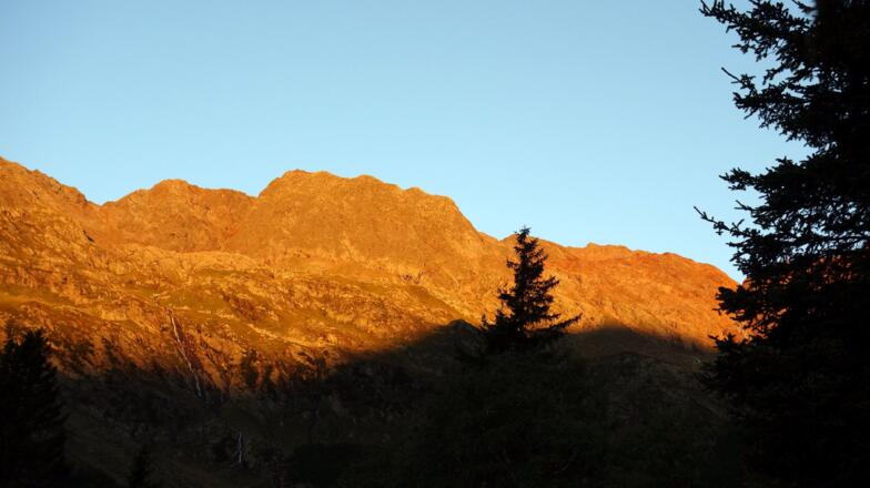 Sonnenaufgang im Talschluss