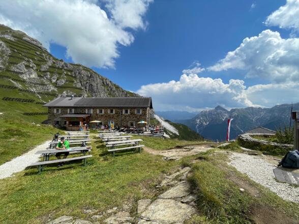 Die Starkenburger Hütte ist erreicht.