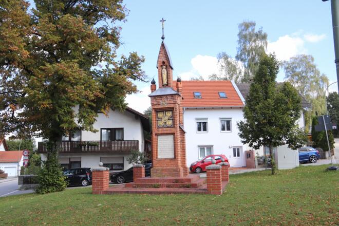 Kriegerdenkmal in der Frauensattlinger Straße