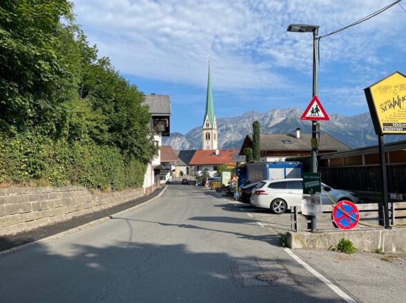 Von Innsbruck geht es hinauf ins Mittelgebirge nach Mutters.