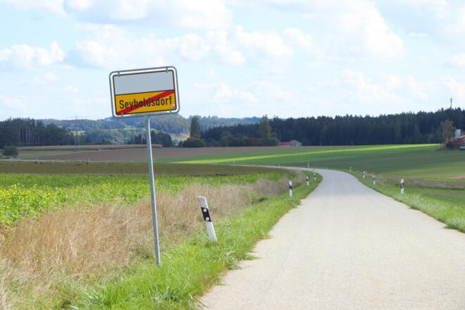Feldkirchener Straße am Ortsende Seyboldsdorf