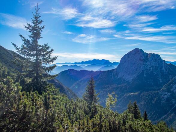 Immer wieder bieten sich uns fantastische Ausblicke auf die Berge.