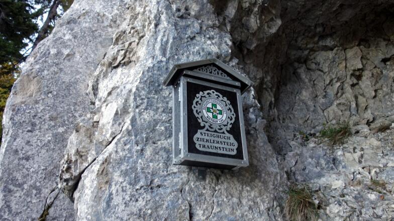 Buchkasette ~1255m vor dem Einstieg