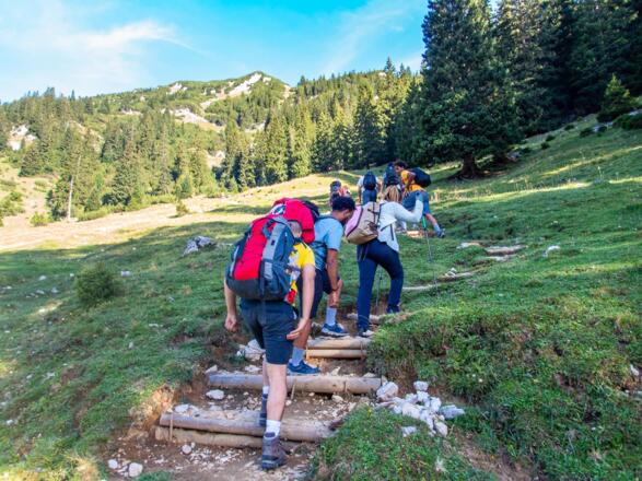 Hinter der Otto-Mayr-Hütte folgenden wir dem Wegweiser zur Großen Schlicke.