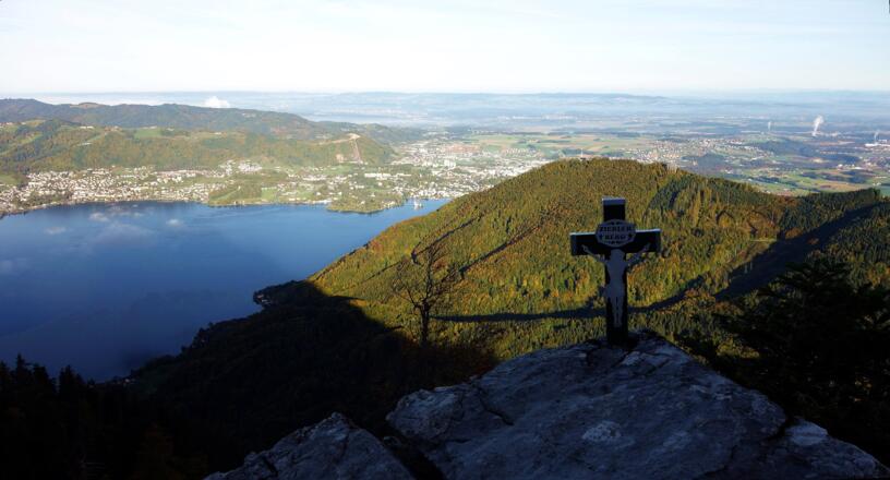 Zierlerberg 1245m, Mini-Kreuz mit Traunsee