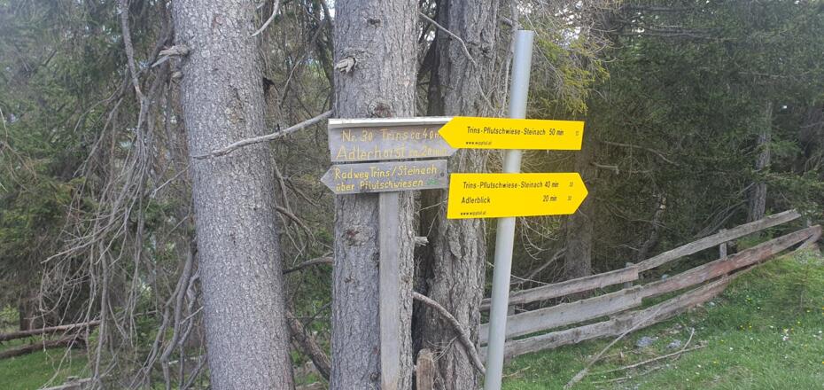 Hier die "neue" Abzweigung zum Parkplatz hinunter.