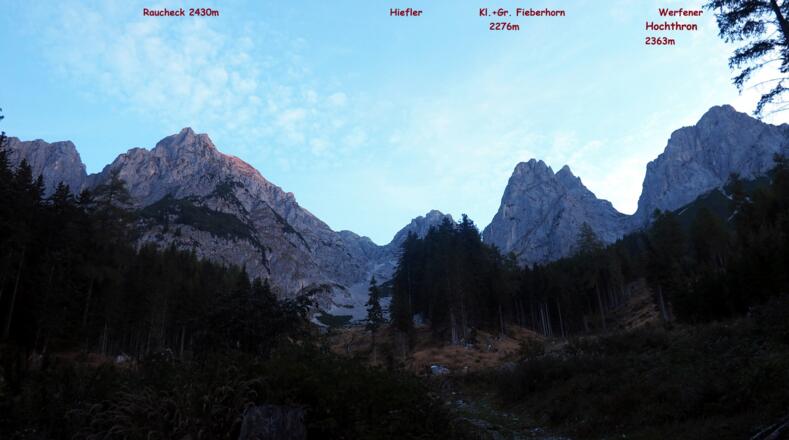 Die Gipfel noch im Schatten