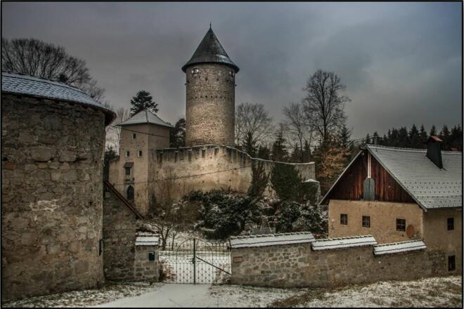 Burg-Dornach-Winteransicht