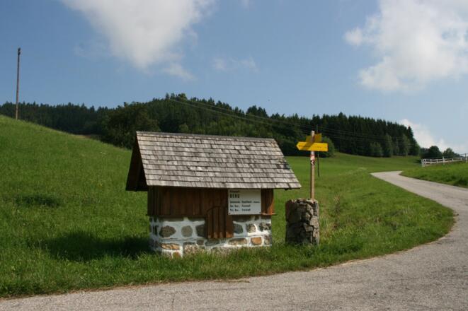 Steinbloss-Mauer-Weg