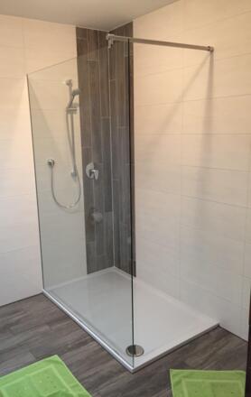 Wohnung 1 Badezimmer mit Dusche