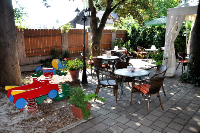 Kleinkinder-Spielbereich im Innenhof