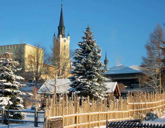Stadtpfarrkirche im Winter