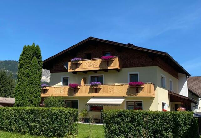 Aussenansicht im Sommer