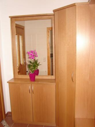 Vorzimmer mit Garderobe