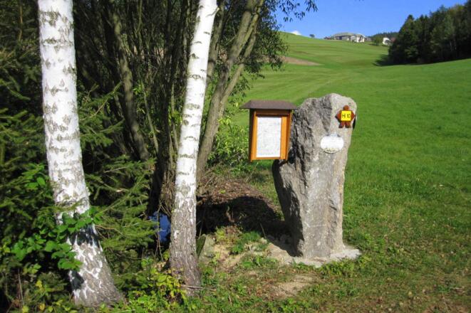 Steinbloss-Mauer-Weg