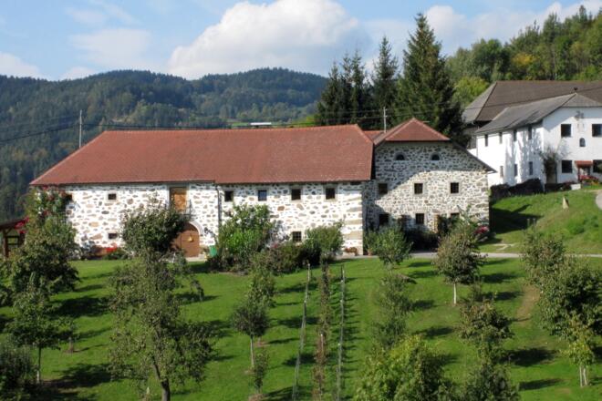 Steinbloss-Mauer-Weg