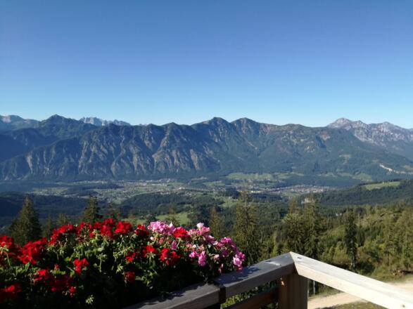 Ausblick von der Terrasse der Raschberghütte