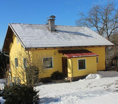 Hausansicht im Winter