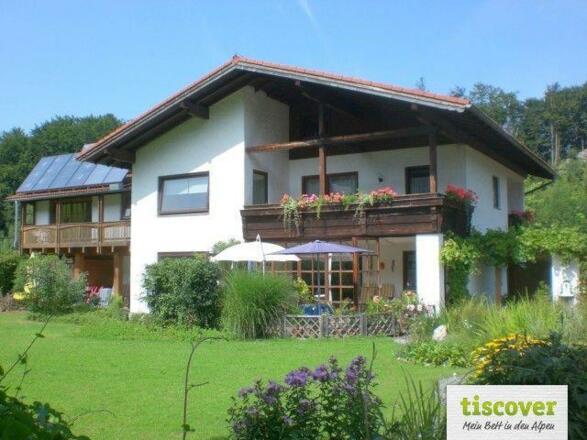 der wundersch\u00f6ne Garten l\u00e4dt ein