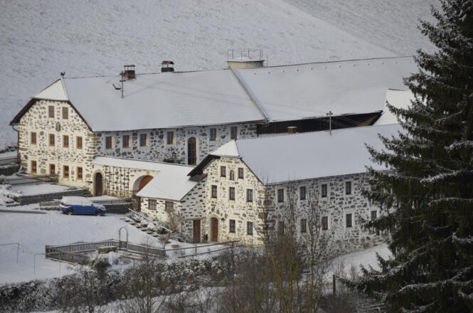 Steinbloss-Mauer-Weg