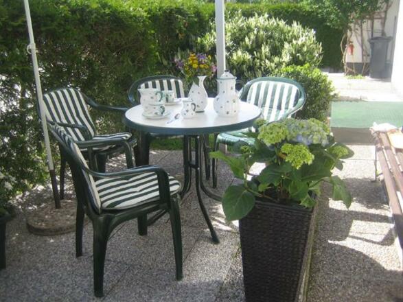 Terrasse mit Sitzgelegenheit zum Kaffee trinken