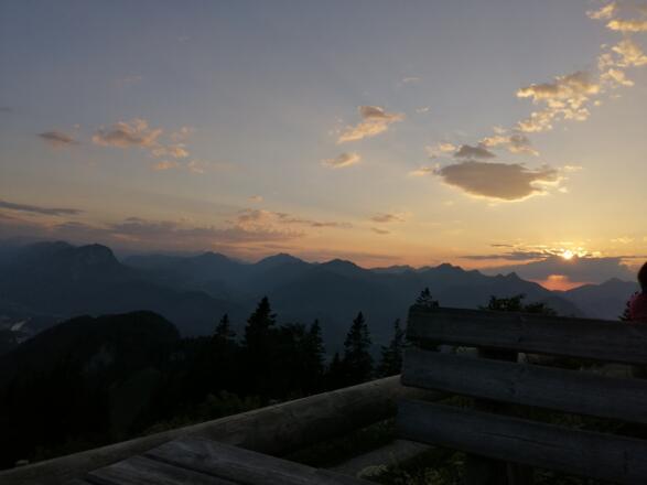 Sonnenuntergang auf der Vorderkaiserfeldenhütte