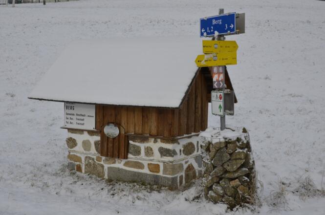 Steinbloss-Mauer-Weg