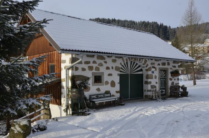 Steinbloss-Mauer-Weg