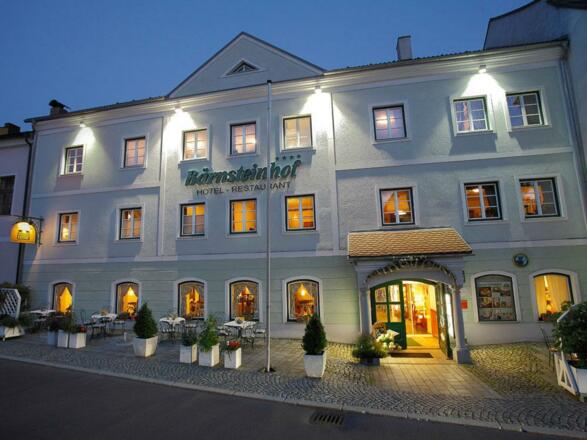 Hausansicht bei Nacht
