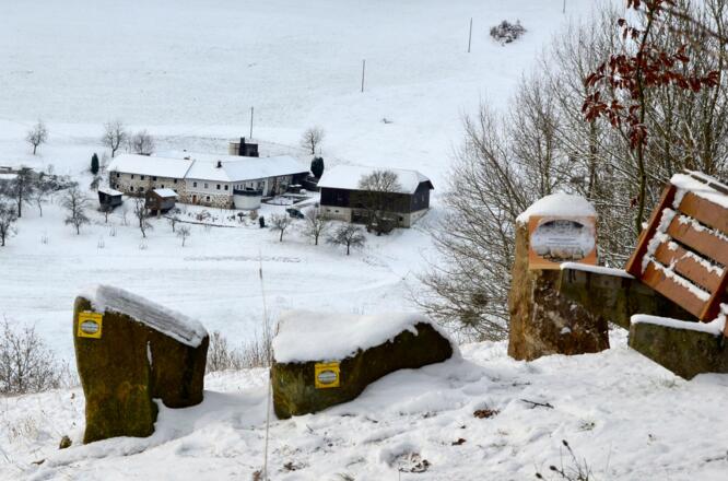 Steinbloss-Mauer-Weg