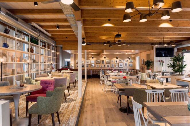 Restaurant mit Podest