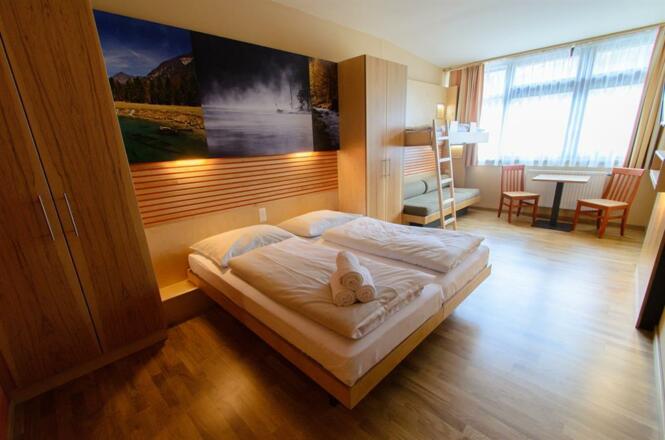 paar-hand-in-hand-almsee-jufa-hotels