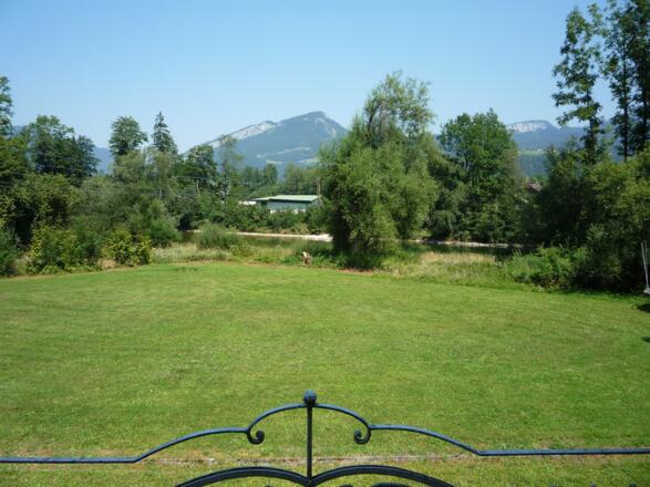 Garten mit Traunufer