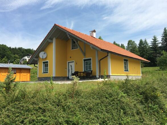 Haus mit Bepflanzung