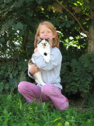 Kind mit Katze