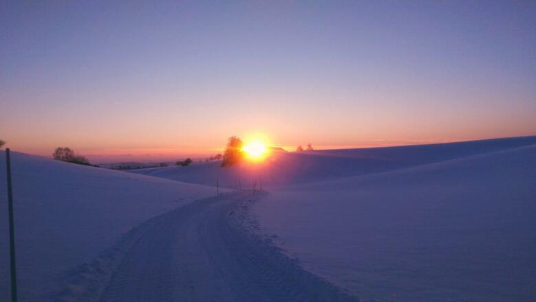 Sonnenuntergang bei Winterwanderung