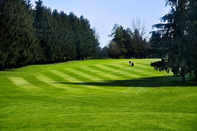 Erster Abschlag erfolgreich ;-) Bester Einstieg ins Spiel.