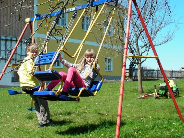 Trettraktor und Roller zum Fahren