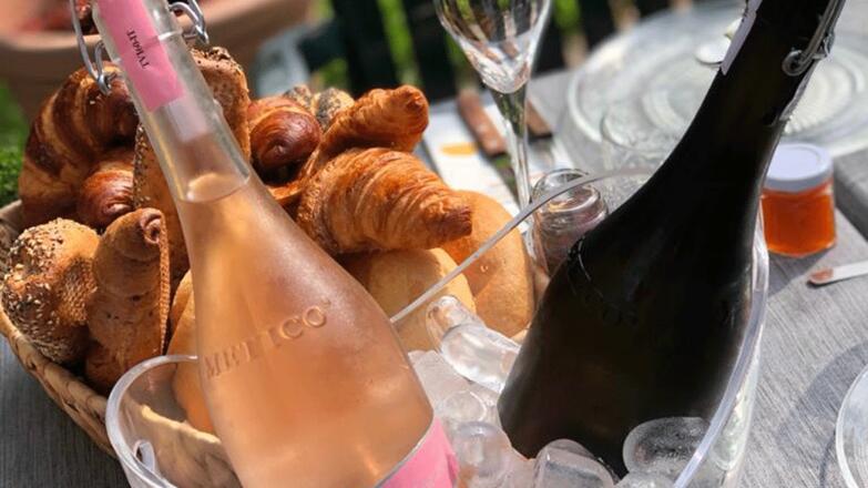 Gebäck und Prosecco