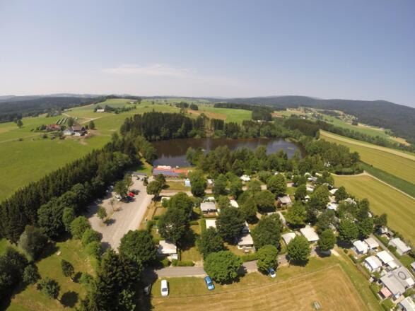 Campingplatz + See