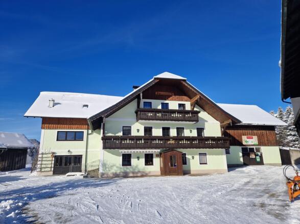 Blick auf den Biobauernhof Seemanngut Winterbild